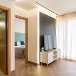 Murillo Brand New With Private Balcony شقة
